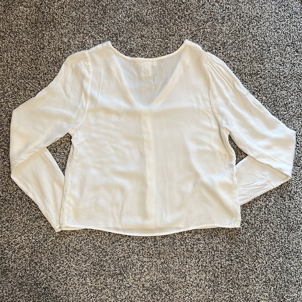 White button top - Picture 4 of 4
